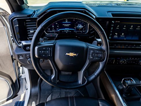 Used 2024 Chevrolet Silverado 1500 High Country w/ Technology Package image 18