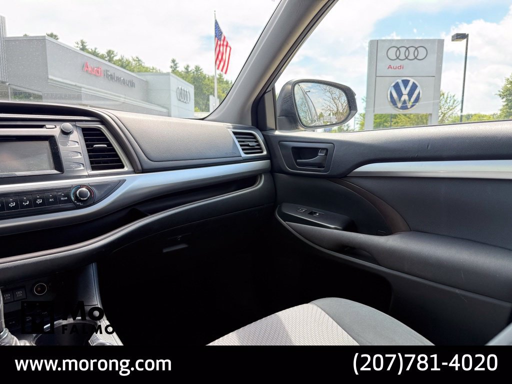 Used 2018 Toyota Highlander LE AWD/4WD image 35