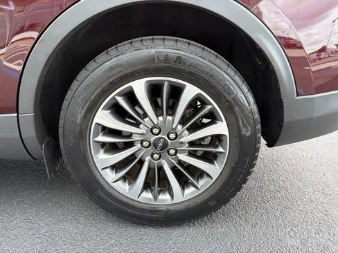Used 2022 Lincoln Nautilus FWD w/ Premium Package image 31