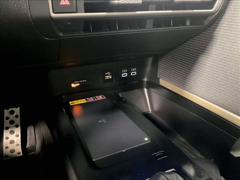 Used 2025 Toyota Camry SE image 25