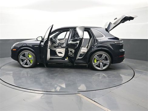 Certified 2023 Porsche Cayenne Turbo S image 30