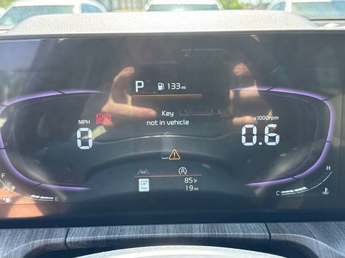 Used 2025 Kia Telluride EX w/ EX Captain's Chair Package FWD image 26