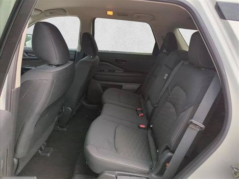 Used 2024 Nissan Pathfinder SV AWD/4WD image 18