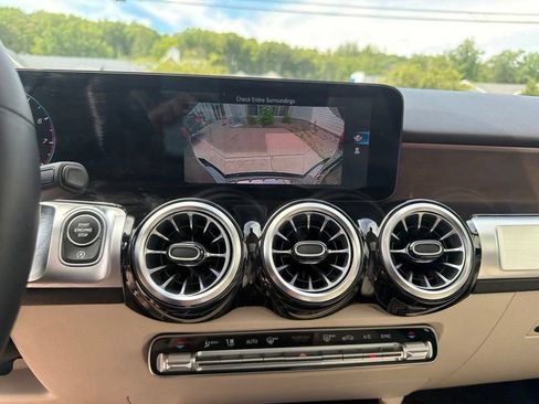 Used 2022 Mercedes-Benz GLB 250 4MATIC w/ Premium Package Lite image 33