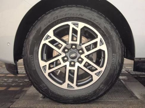 Used 2025 Ford Expedition Active AWD/4WD image 8