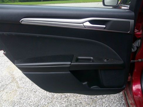 Used 2020 Ford Fusion SE FWD image 16