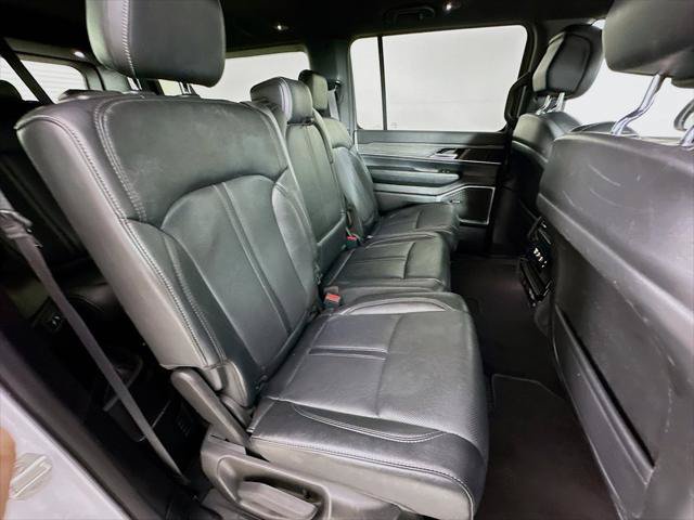 Used 2023 Jeep Wagoneer L Series II AWD/4WD image 25
