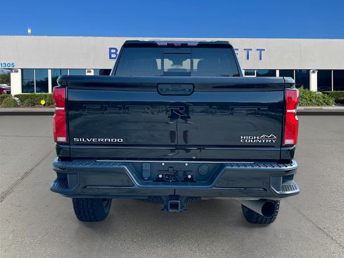 Used 2024 Chevrolet Silverado 2500 High Country w/ High Country Premium Package AWD/4WD image 6