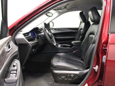 Used 2023 Jeep Grand Cherokee Limited AWD/4WD image 17