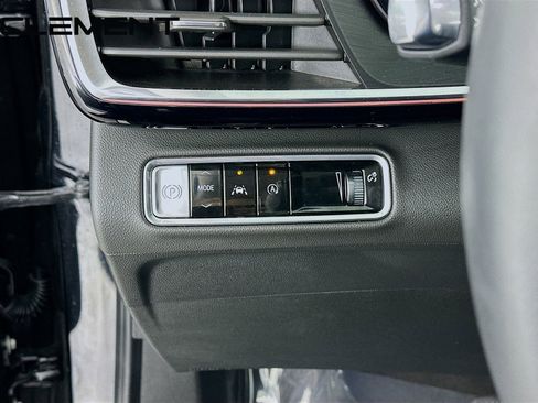 Used 2025 Buick Envision Preferred AWD/4WD image 13