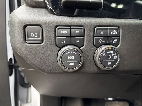 Used 2024 Chevrolet Silverado 2500 High Country w/ Technology Package image 37