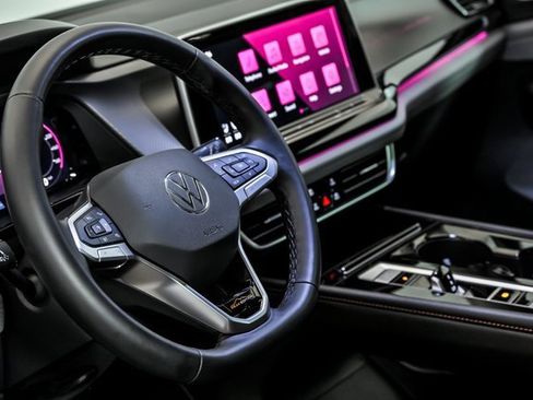 Certified 2025 Volkswagen Atlas Peak Edition SE image 15