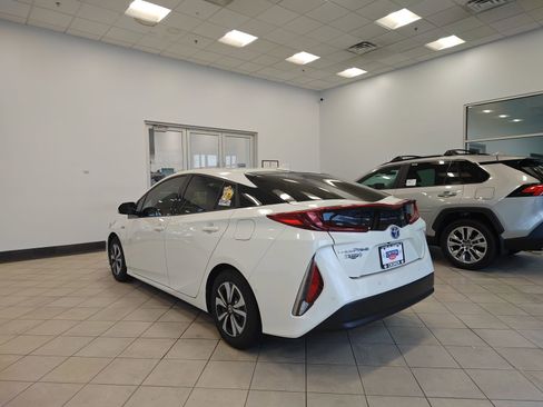 Used 2019 Toyota Prius Prime Advanced image 4