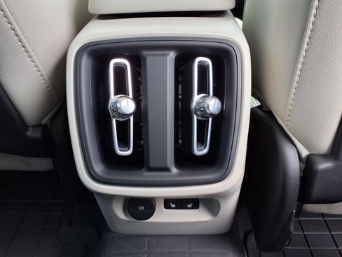 Certified 2023 Volvo XC40 B5 Ultimate w/ Protection Package Premier AWD/4WD image 16