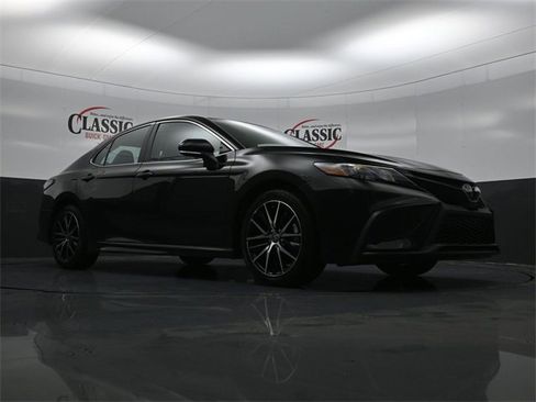 Used 2024 Toyota Camry SE image 27