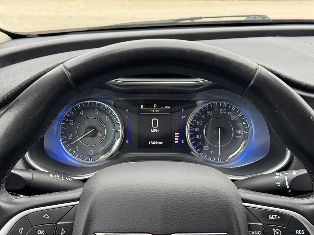 Used 2015 Chrysler 200 Limited w/ Convenience Group FWD image 29