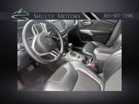 Used 2018 Jeep Cherokee Latitude Plus w/ Cold Weather Group AWD/4WD image 10