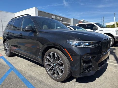 Used 2021 BMW X7 M50i image 4