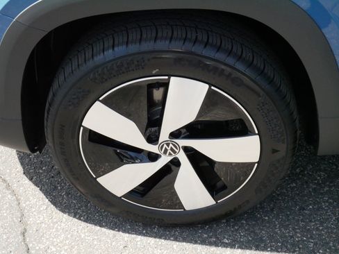 Certified 2025 Volkswagen Taos S AWD/4WD image 15