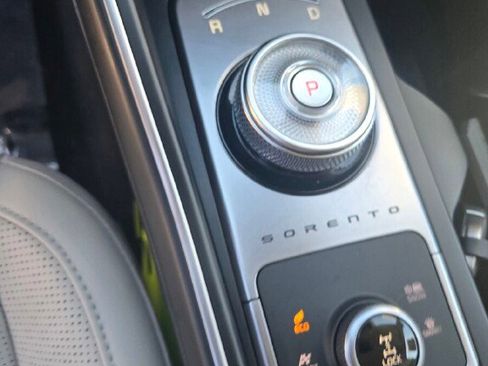 Used 2025 Kia Sorento EX image 11