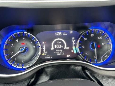 Used 2024 Chrysler Pacifica Touring-L image 32