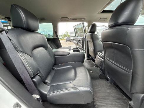 Used 2023 INFINITI QX80 Luxe w/ All-Season Package AWD/4WD image 7