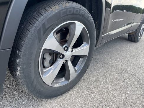 Used 2019 Jeep Cherokee Limited AWD/4WD image 69