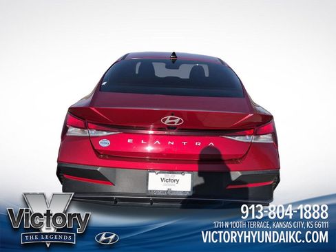 Used 2024 Hyundai Elantra SEL FWD image 4