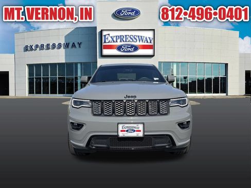 Used 2022 Jeep Grand Cherokee Laredo X AWD/4WD image 3