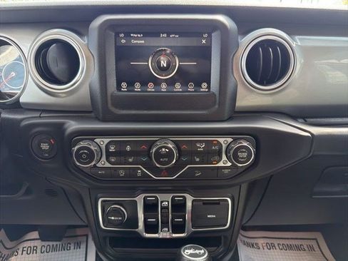 Used 2018 Jeep Wrangler Unlimited Sahara AWD/4WD image 23