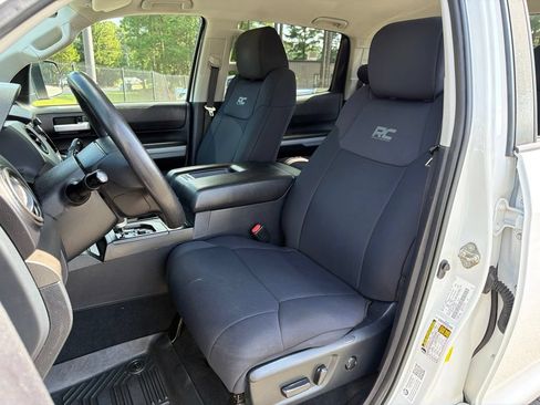 Used 2020 Toyota Tundra SR5 w/ SR5 Convenience Package AWD/4WD image 18