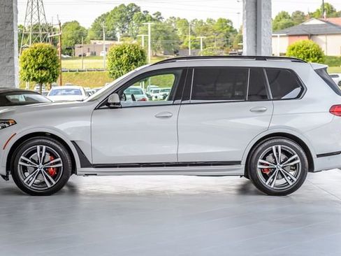 Used 2022 BMW X7 xDrive40i w/ M Sport Package AWD/4WD image 60