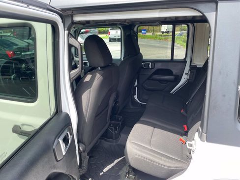 Used 2019 Jeep Wrangler Unlimited Sahara AWD/4WD image 10