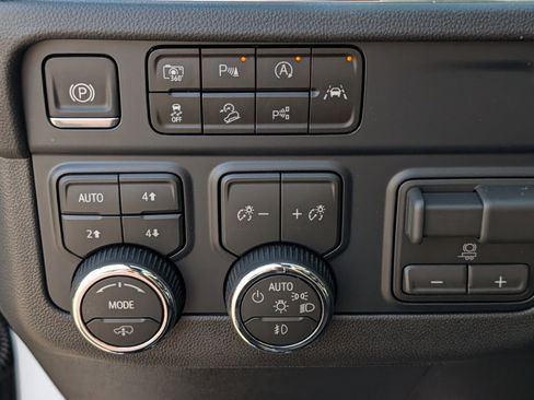 New 2026 Chevrolet Tahoe High Country AWD/4WD image 15