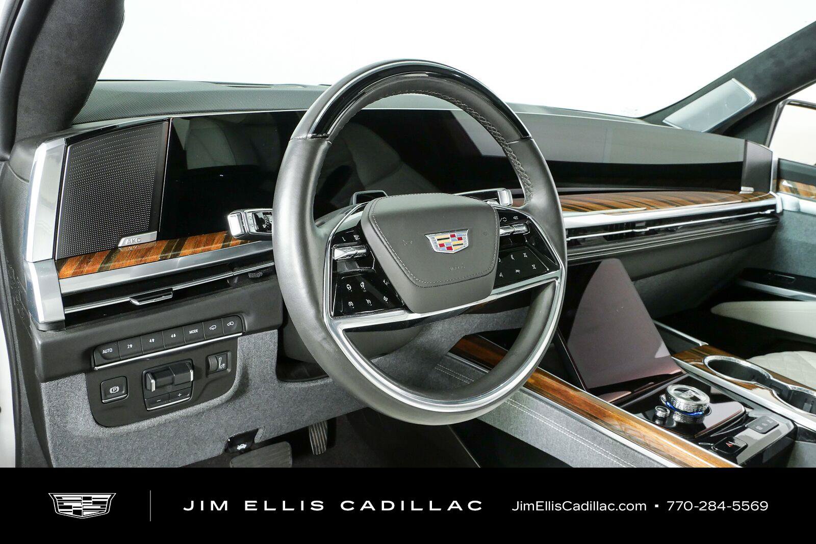 Used 2025 Cadillac Escalade Sport Platinum AWD/4WD image 4