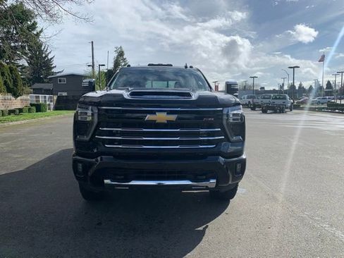 Used 2025 Chevrolet Silverado 2500 LT w/ Z71 Chrome Sport Edition image 9