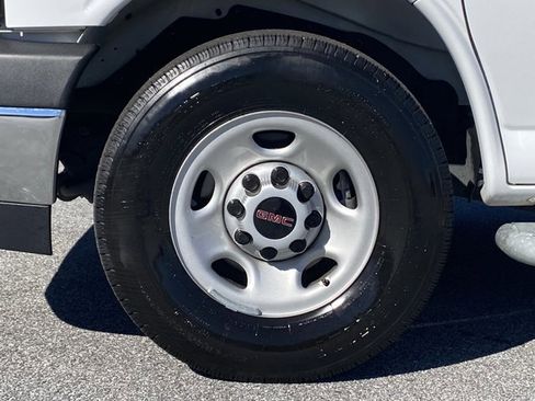 Used 2024 GMC Savana 2500 w/ Driver Convenience Package image 21