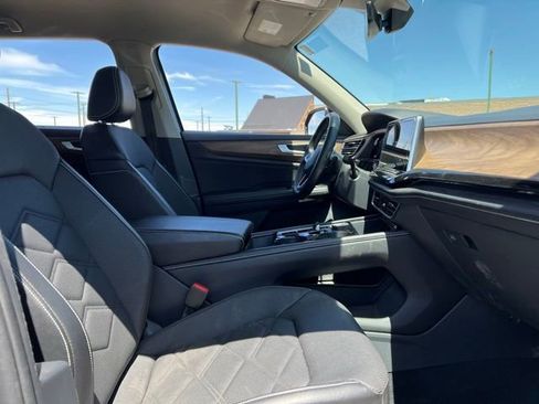 Used 2024 Volkswagen Atlas SE AWD/4WD image 18