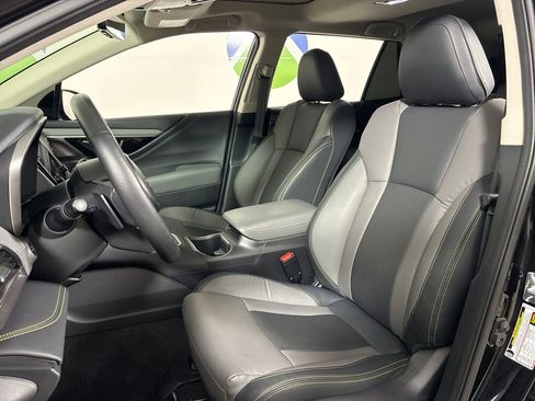 Certified 2025 Subaru Outback Onyx Edition XT image 28