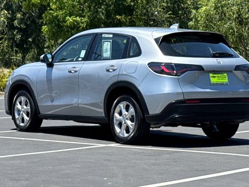Used 2023 Honda HR-V LX image 3