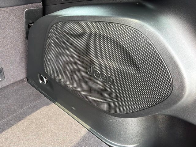 Used 2022 Jeep Cherokee Limited AWD/4WD image 32