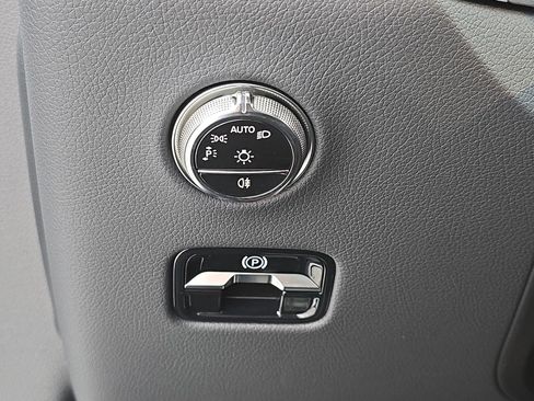 Used 2025 Mercedes-Benz GLC 300 image 26