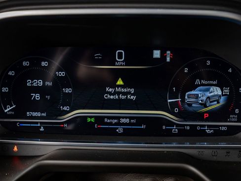 Used 2023 GMC Yukon XL SLT w/ SLT Premium Package image 20