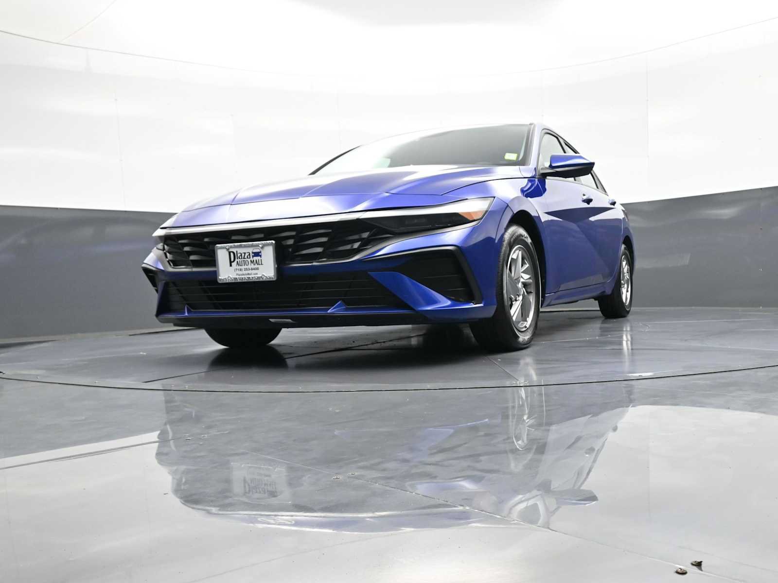 Certified 2025 Hyundai Elantra SE w/ Cargo Package FWD image 24