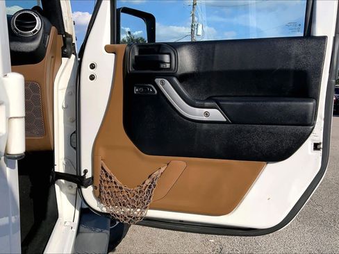 Used 2013 Jeep Wrangler Unlimited Sahara w/ Connectivity Group AWD/4WD image 19