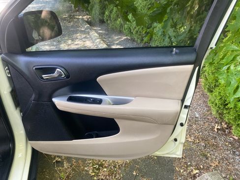 Used 2016 Dodge Journey SE w/ Flexible Seating Group FWD image 23