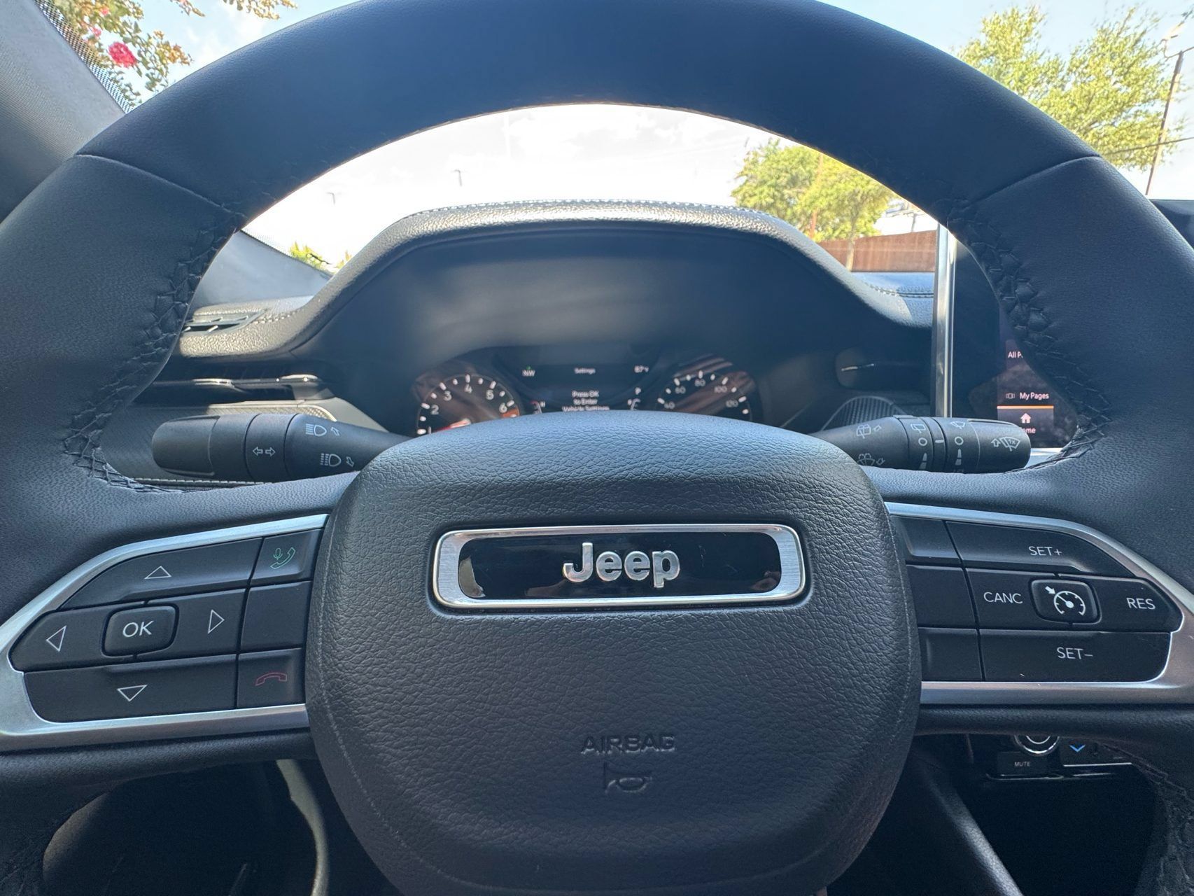 Used 2024 Jeep Compass Latitude w/ Sun and Sound Group AWD/4WD image 15