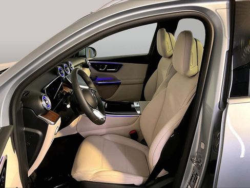Used 2026 Mercedes-Benz GLC 300 4MATIC image 9