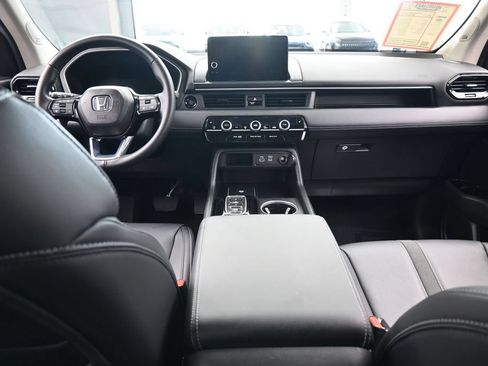 Used 2025 Honda Pilot Touring image 46