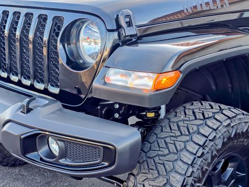 Used 2023 Jeep Gladiator Willys image 4